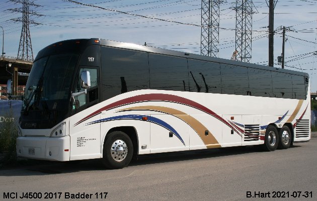 BUS/AUTOBUS: MCI J4500 2017 Badder