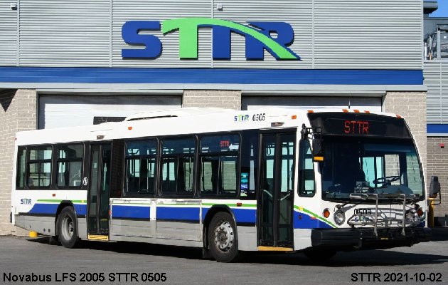 BUS/AUTOBUS: Novabus LFS 2005 STTR