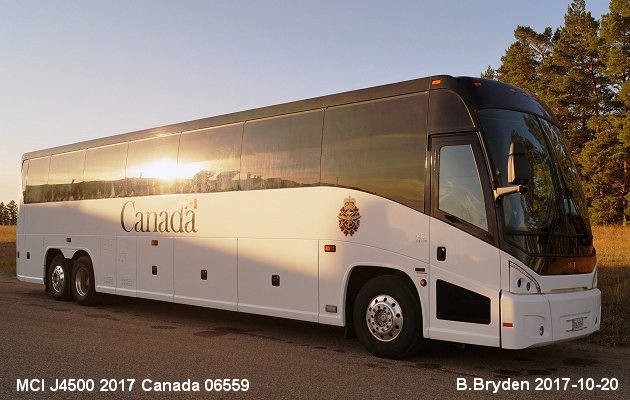 BUS/AUTOBUS: MCI J4500 2017 DND Canada