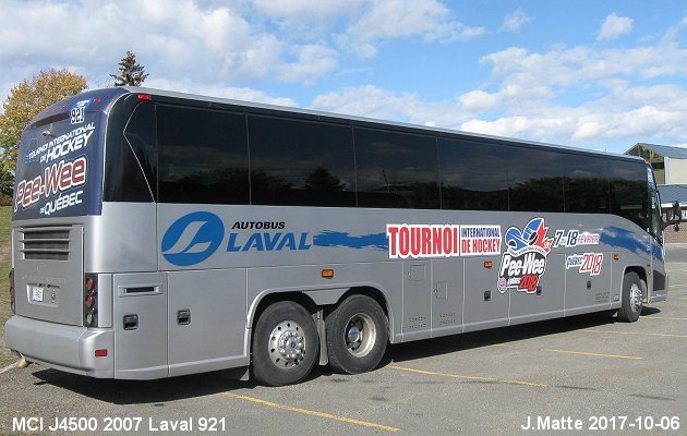 BUS/AUTOBUS: MCI J4500 2007 Laval