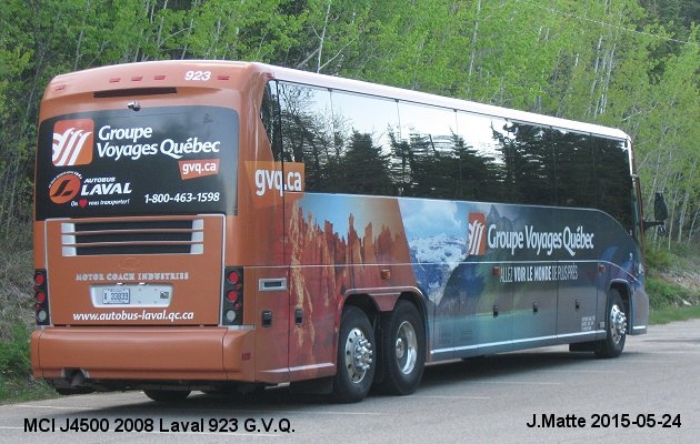 BUS/AUTOBUS: MCI J4500 2008 Autobus Laval