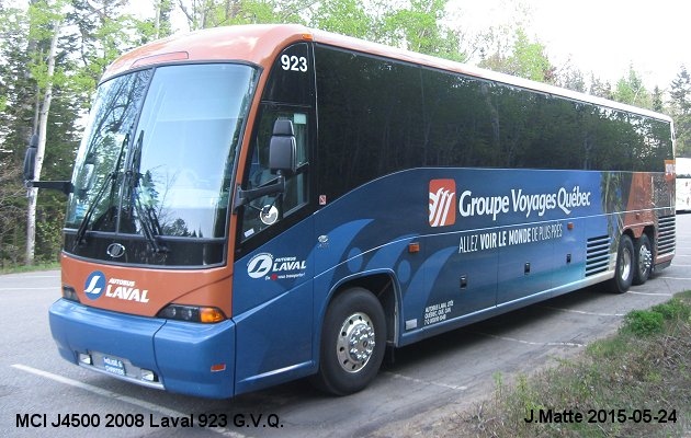 BUS/AUTOBUS: MCI J4500 2008 Autobus Laval