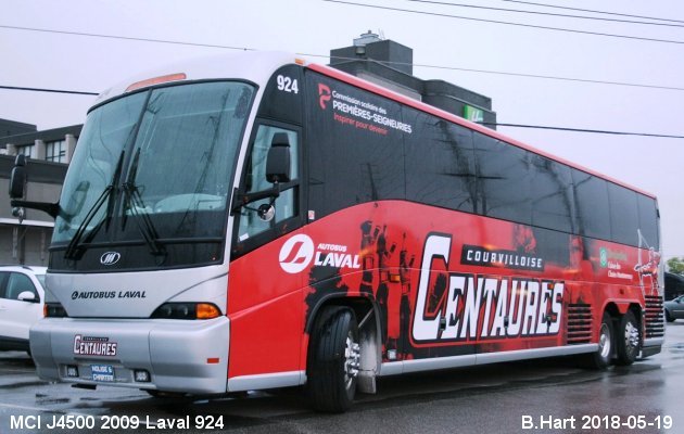 BUS/AUTOBUS: MCI J4500 2009 Laval