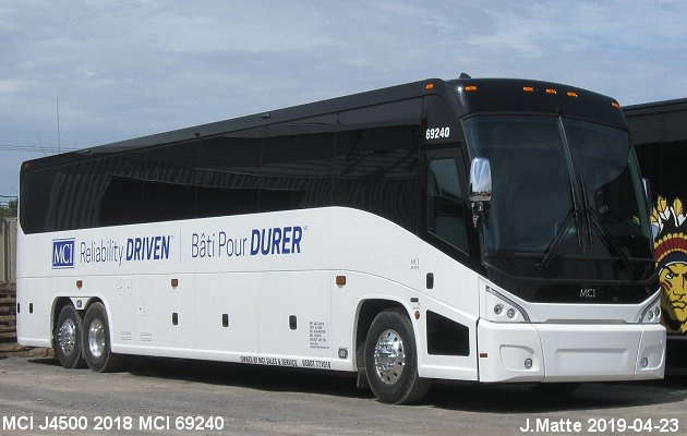 BUS/AUTOBUS: MCI J4500 2019 MCI