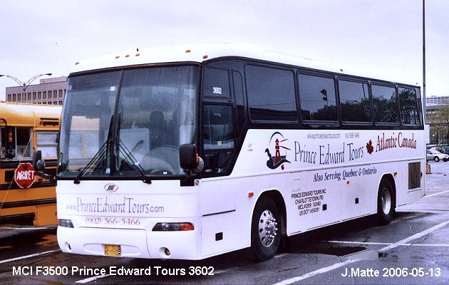 BUS/AUTOBUS: MCI F3500 2003 Trius