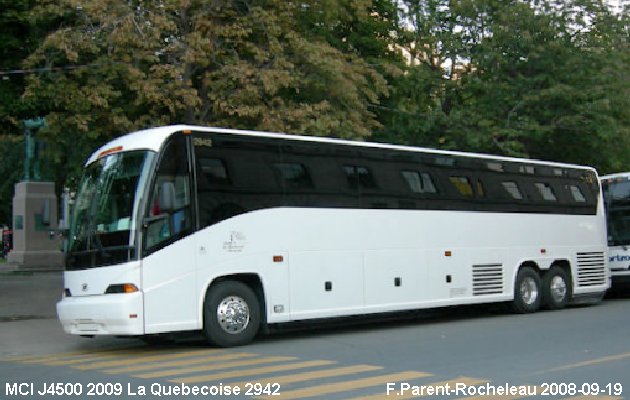 BUS/AUTOBUS: MCI J4500 2009 Quebecoise