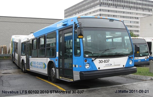 BUS/AUTOBUS: Novabus LFS artic 2010 STMontréal